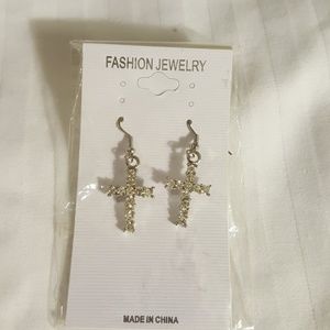 Pierced earring cross diamonds